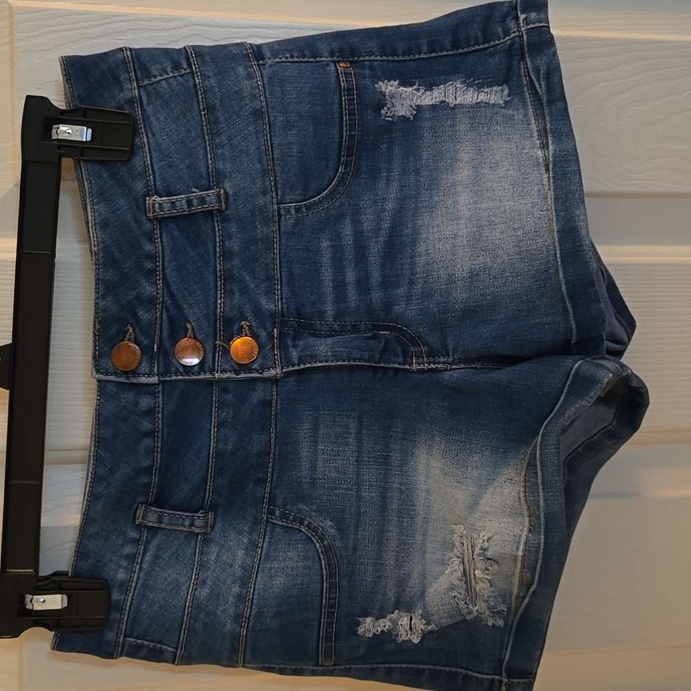 Refuge Shorts. Size Size 4.
